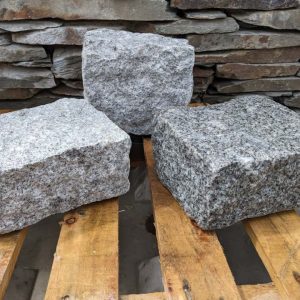 ef4c1d99-6213-4208-aab0-a38870643428_200x200x100-granite-setts-on-palette